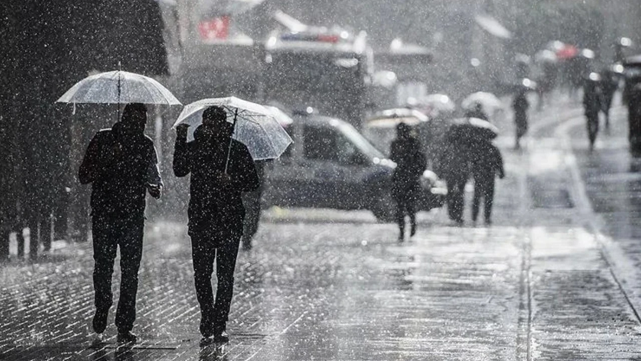 Sağanak yağışlar yurdu terk etmedi: Yağmurun etkili olacağı bölgeler...