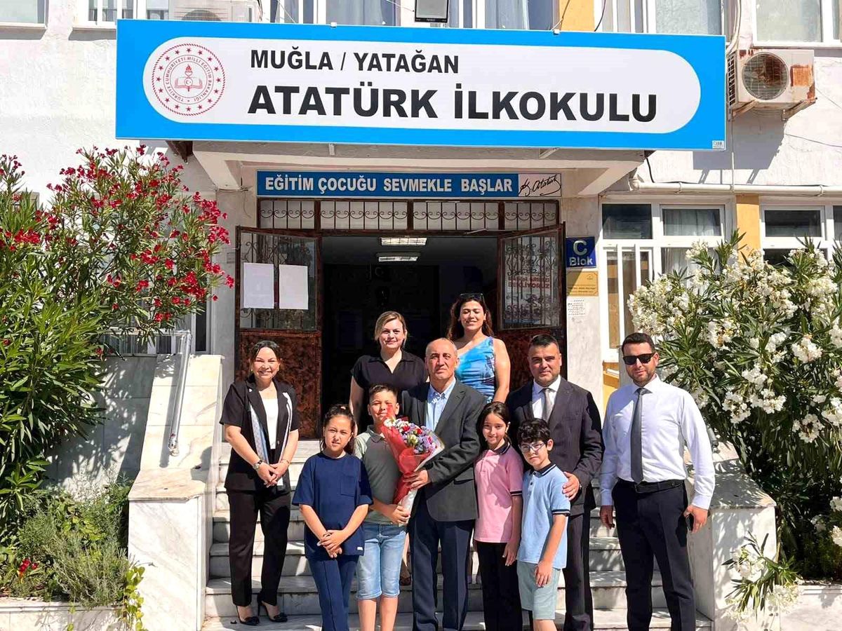Yatağan'daki okullarda karne heyecanı yaşandı