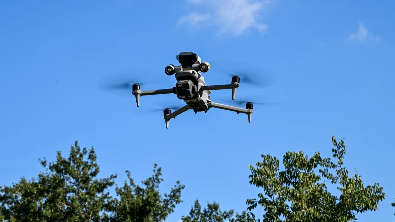 Adana'da polis ekiplerinden dron destekli "huzur ve güven" uygulaması