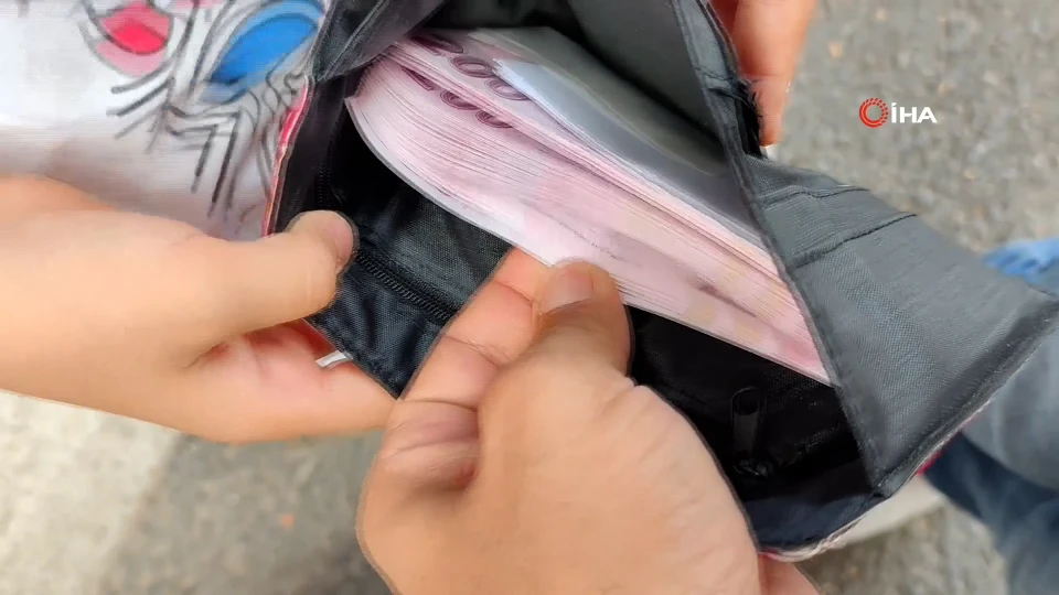 Battaniyeden 20 bin lira çıktı: Yaşlı kadının tepkisi şaşırttı