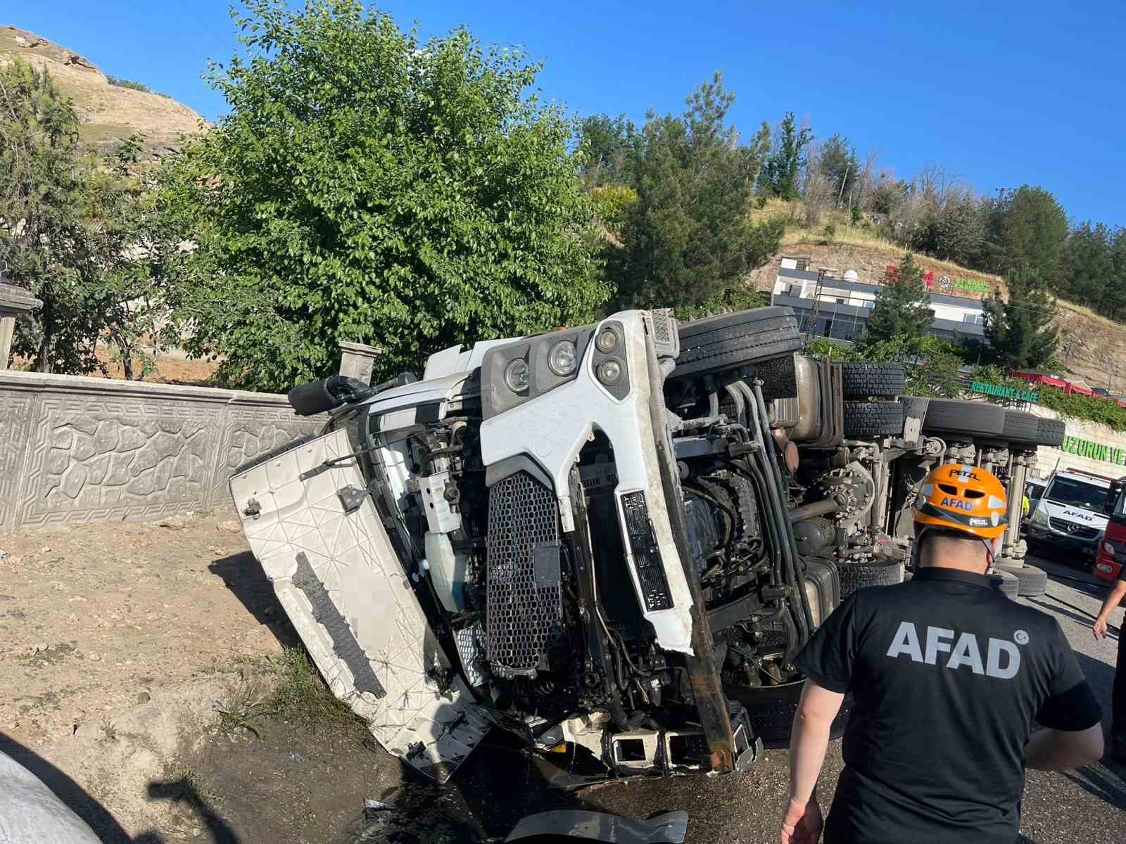 Siirt’te tır ile otomobil çarpıştı: 4 yaralı