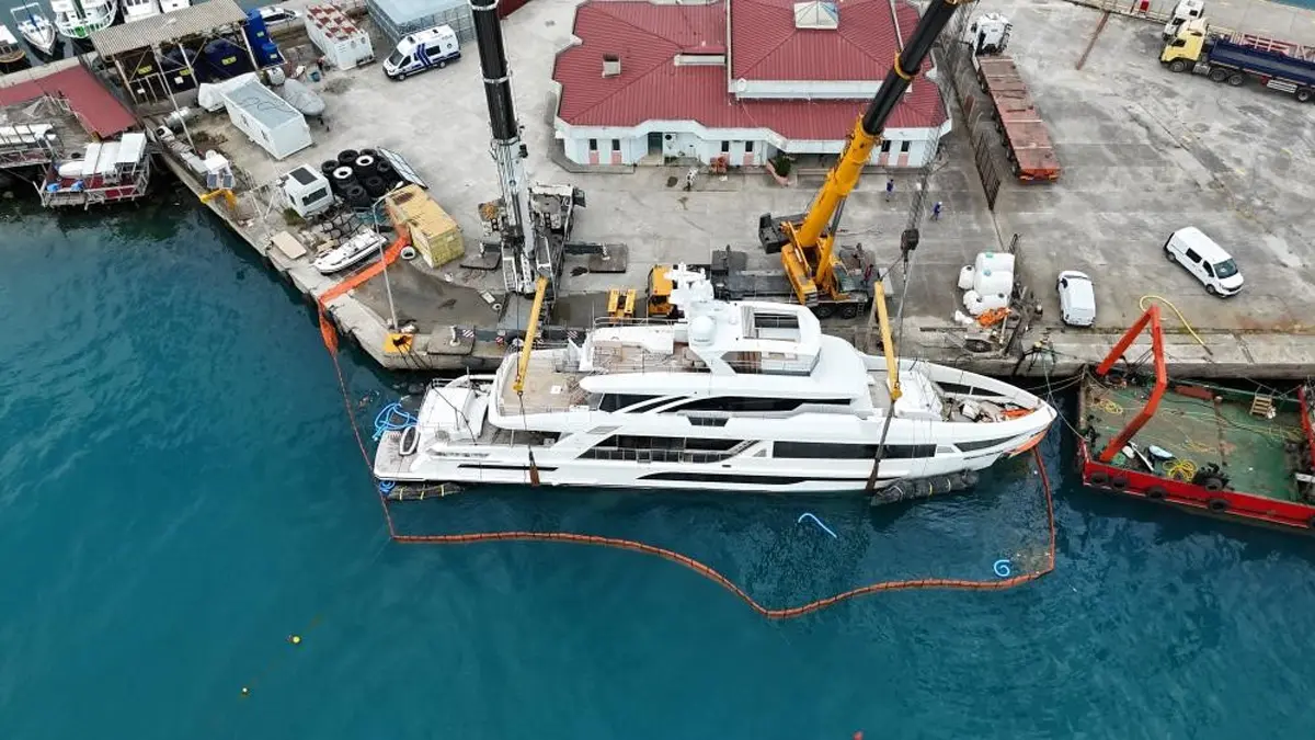 Sinop Limanı'nda batmıştı! Lüks yat 7 gün sonra su yüzeyinde