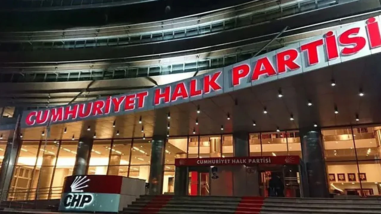 CHP'de Antalya ve Kayseri il başkanları görevden alındı