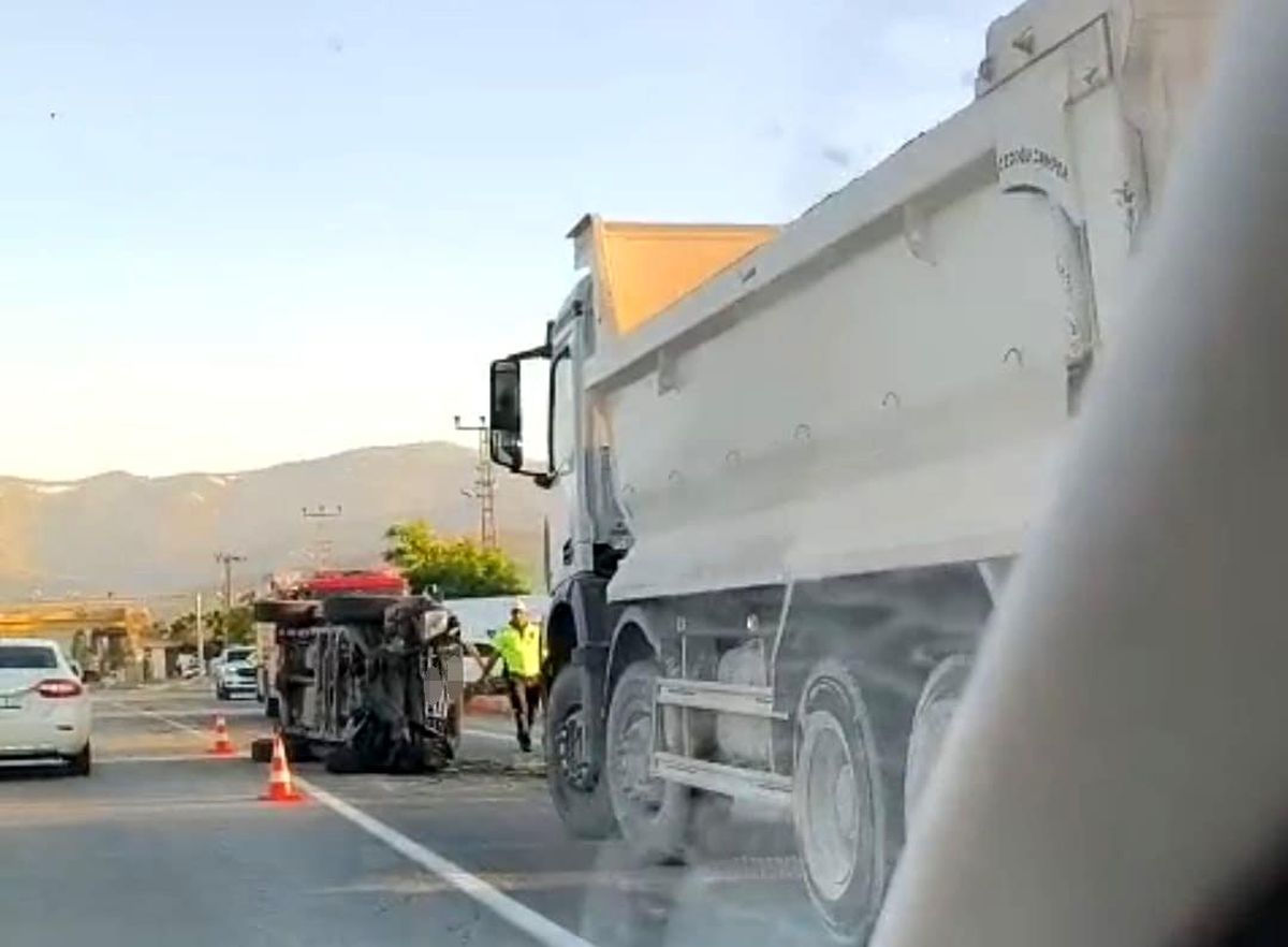 Muş'ta İl Özel İdaresi'ne ait araç takla attı: 1 yaralı