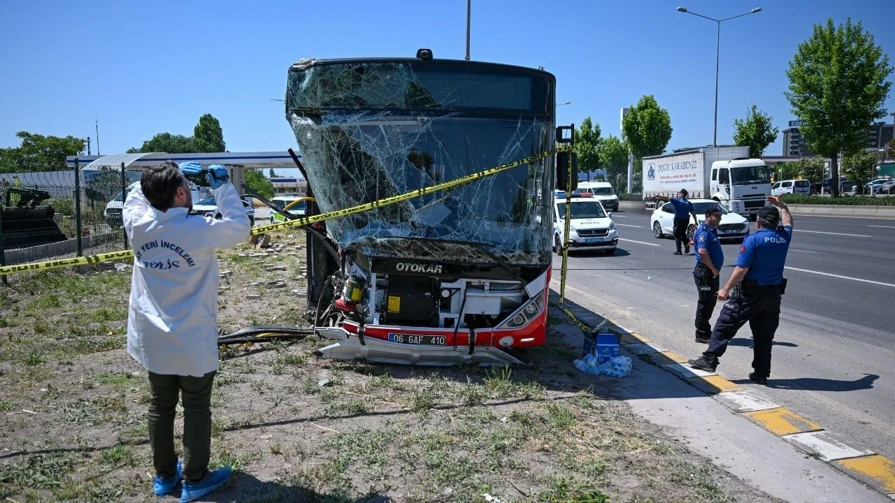 Ankara'da feci kaza! EGO otobüsü önce hafif ticari araçla çarpıştı sonra yayaya çarptı: 1 ölü, 9 yaralı!