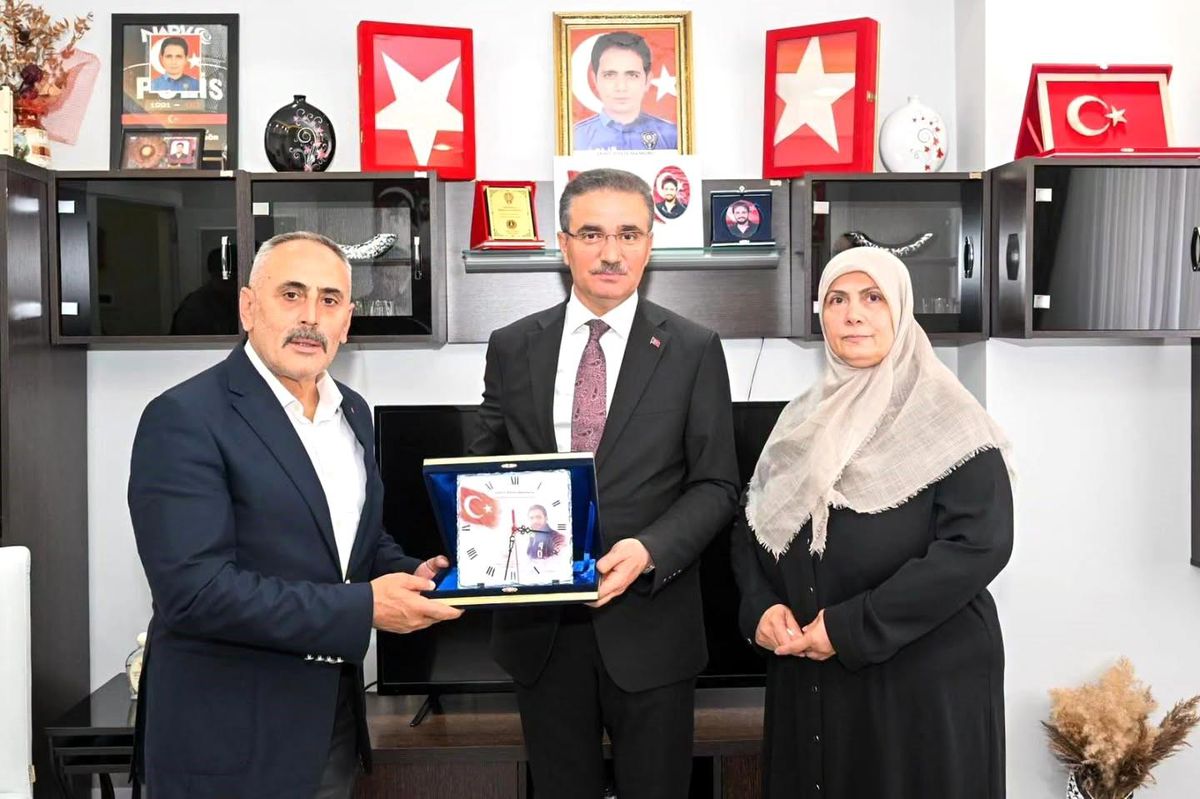 Vali Baruş'tan şehit ailelerine anlamlı ziyaret