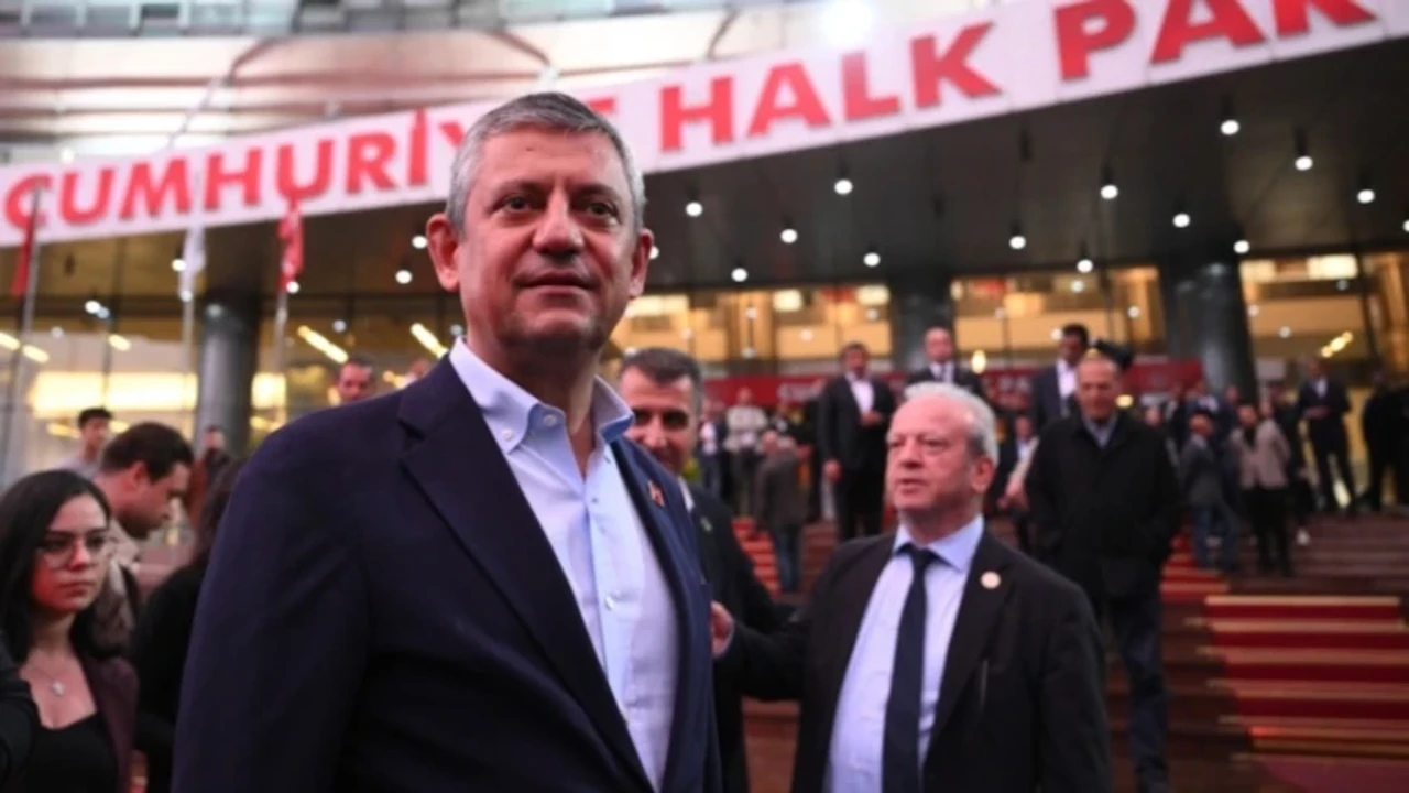 İşte Özgür Özel'in yeni partisi için öne çıkan isim! ‘Yol’ ve ‘Yürüyüş’ten vazgeçildi…