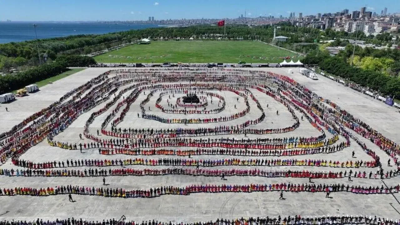 5 bin kişilik rekor Yunanistan'ı çileden çıkardı! Bu kez horona göz diktiler