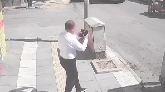 Freni patlayan hafriyat kamyonunun 10 aracı biçtiği feci kaza kamerada