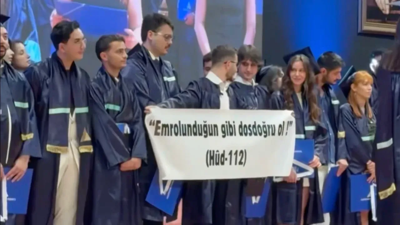 Emrolunduğu gibi dosdoğru ol ayeti neden paylaşılıyor?