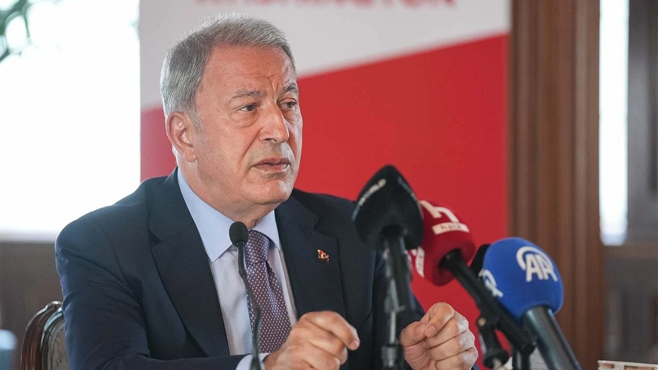 Hulusi Akar’dan ABD’li gaziyi ziyaretine ilişkin haberlere sert tepki: Devlet görevinin gereğiydi!