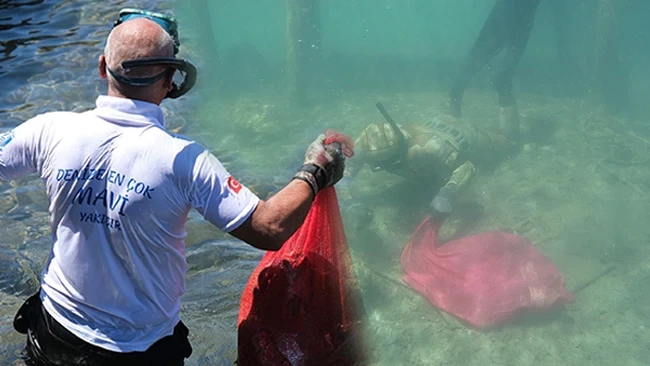 Bodrum'da denizin dibinden 250 kilogram çöp çıktı