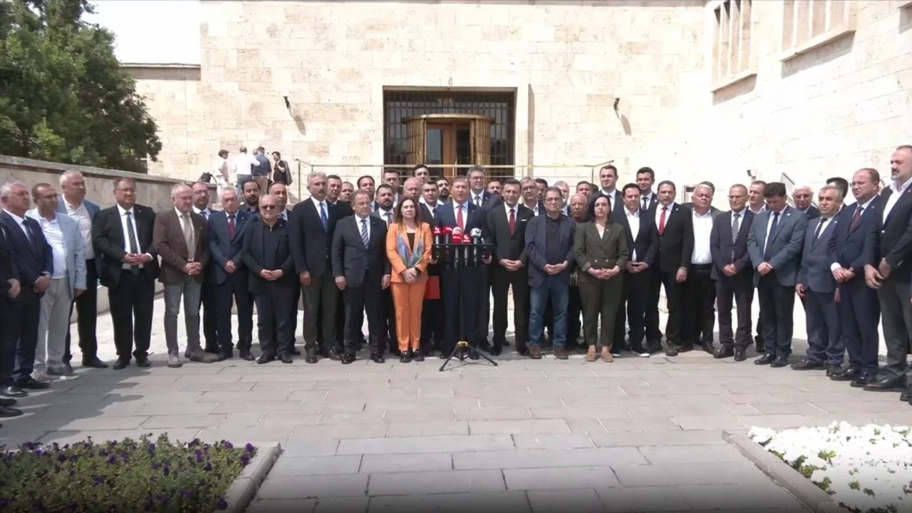 72 il başkanından Özgür Özel'e destek