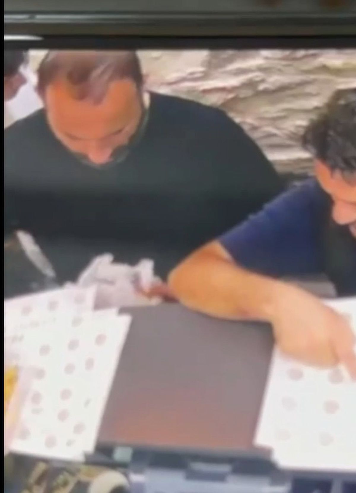 Fatih'te Suriyeli kuyumcuyu 'Dubai'de ticaret' vaadiyle dolandıran 3 şüpheli tutuklandı