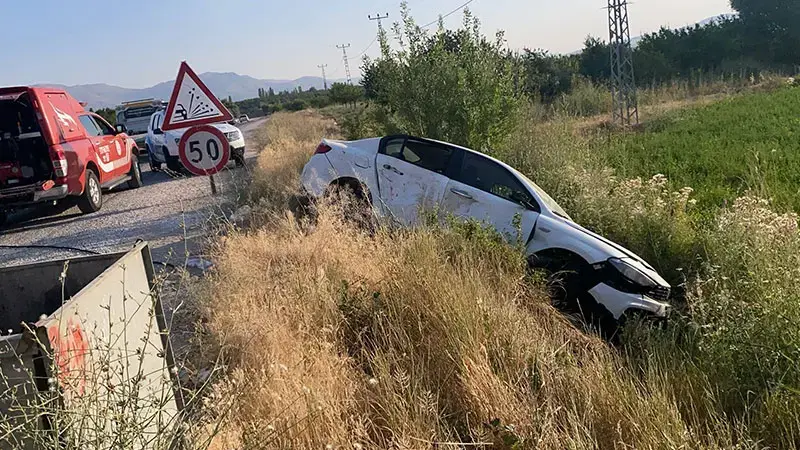 Malatya'da kamyonet ile otomobil çarpıştı: 3 yaralı