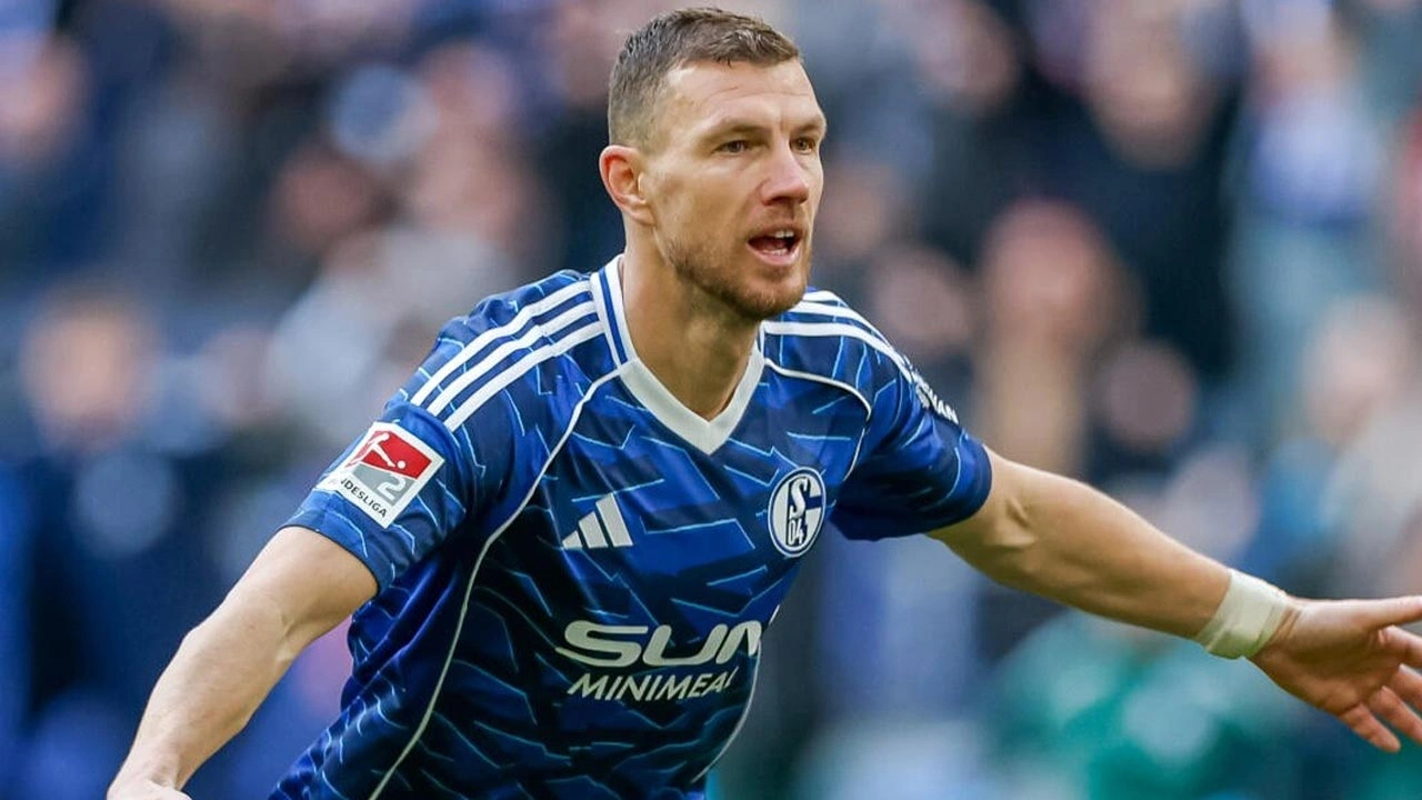 40 yaşındaki Dzeko'nun yeni sezonda formasını giyeceği takım belli oldu