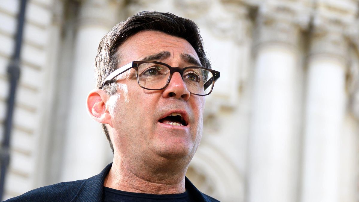 İngiltere'de başbakanlık için adaylığını açıklayan Andy Burnham kimdir?