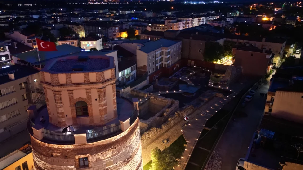 Bakan Ersoy açıkladı: Edirne'nin tarihi saat kulesi yeniden ziyarete açıldı!