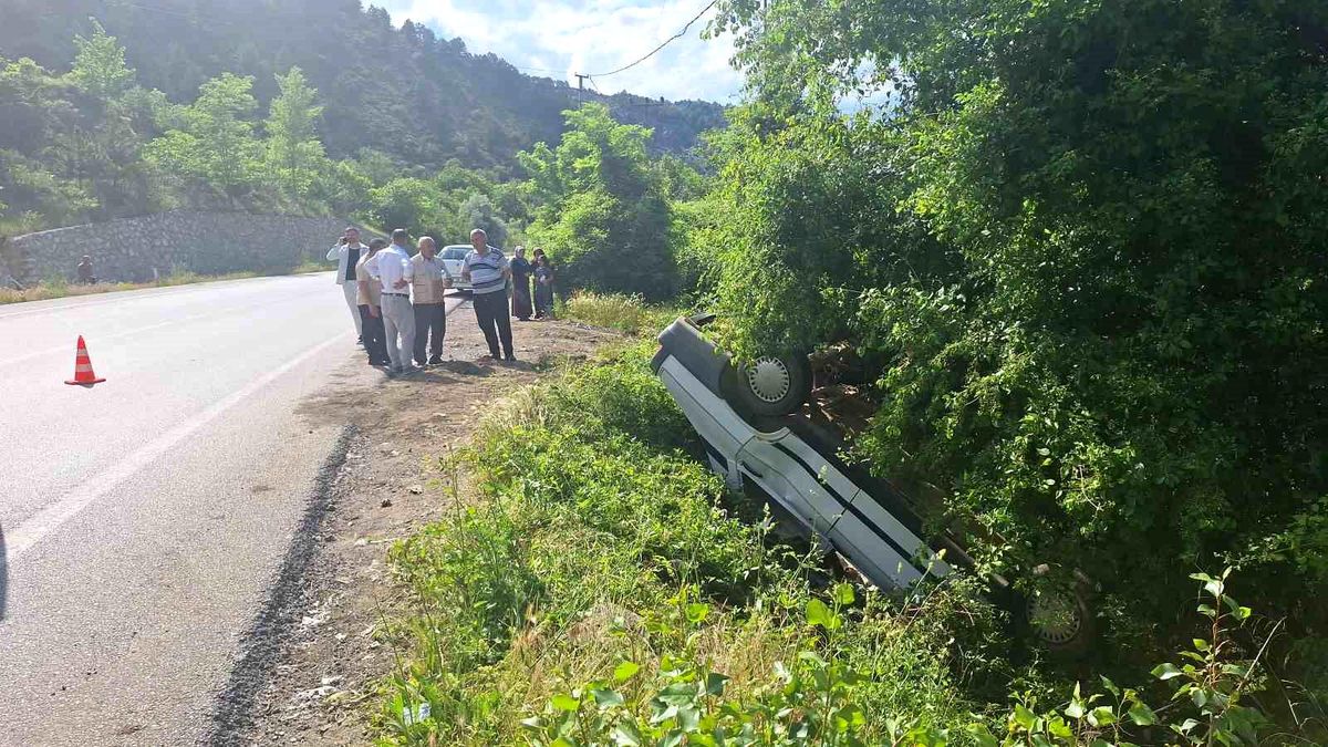 Çorum'da otomobil şarampolde takla attı: 1 yaralı