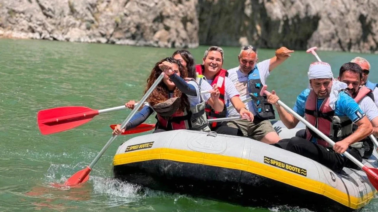 Fırat’ın azgın sularında vefa küreği: Kemaliye’de su sporları festivali coşkusu