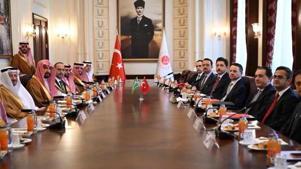Türkiye'nin dijital yargı birikimi Körfez'in devine rehber olacak: Bakan Gürlek mevkidaşıyla görüştü