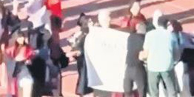 Mezuniyette ayet yazılı pankarta bir müdahale daha
