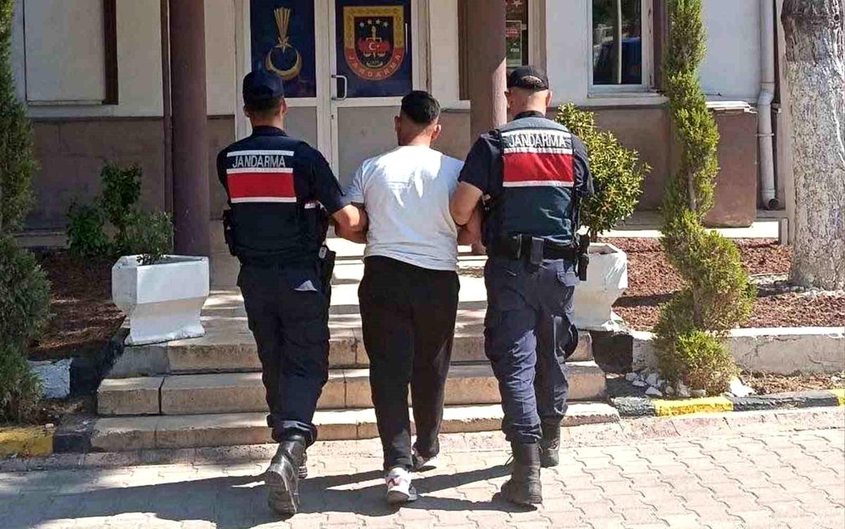 'Dolandırıcılık' suçundan aranan hükümlü jandarmadan kaçamadı