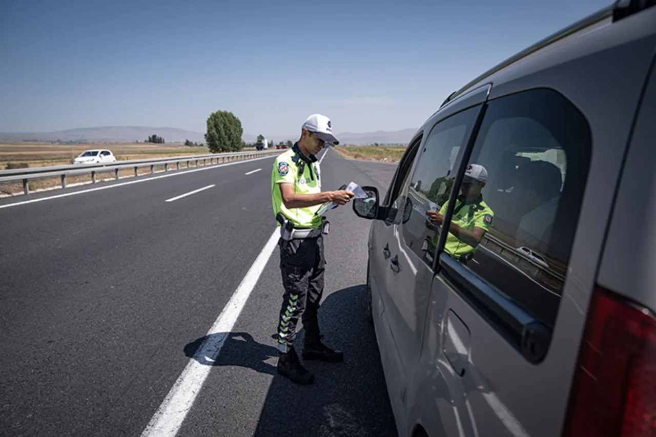 Trafikte "özel şirket ceza kesecek" iddialarına DMM'den yalanlama
