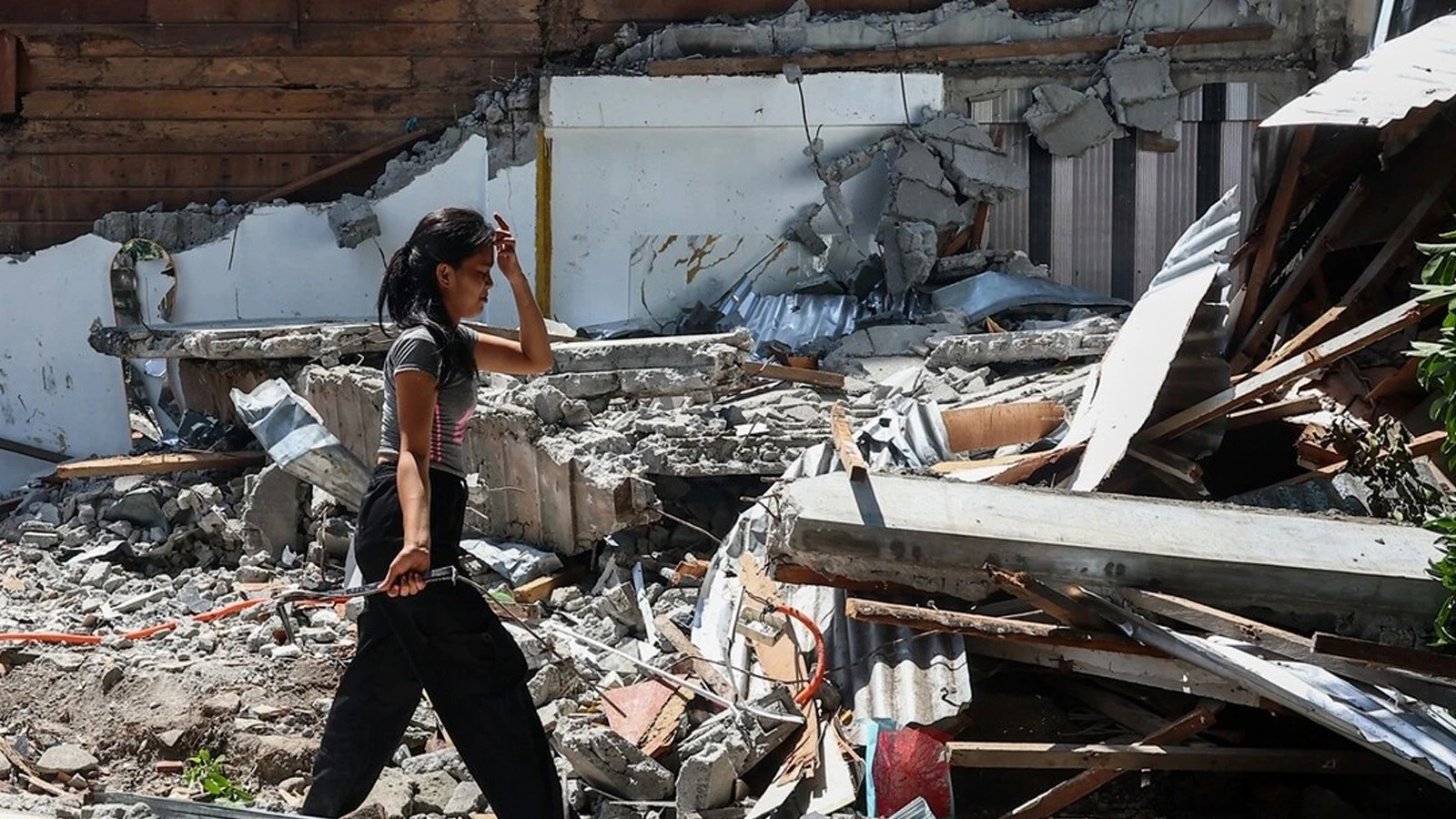 Filipinler'deki 7.8 büyüklüğündeki depremde can kaybı artıyor