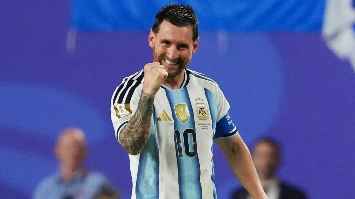 Kırmızı kart görmedi! Lionel Messi eleştirilerin odağı