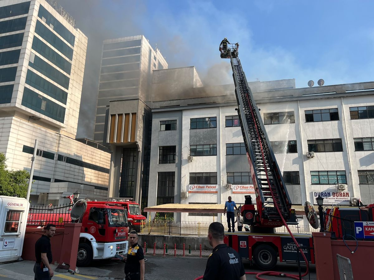 Gaziantep'te iş merkezinde yangın