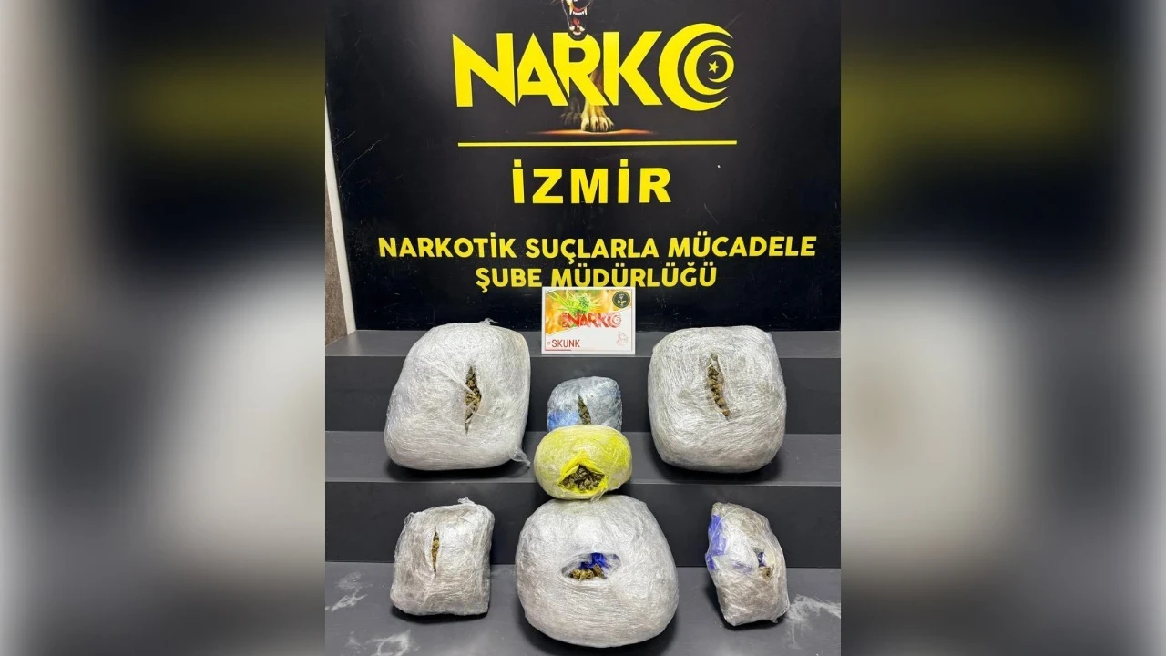 İzmir'de uyuşturucu operasyonu: Otomobilden 15 kilo skunk çıktı