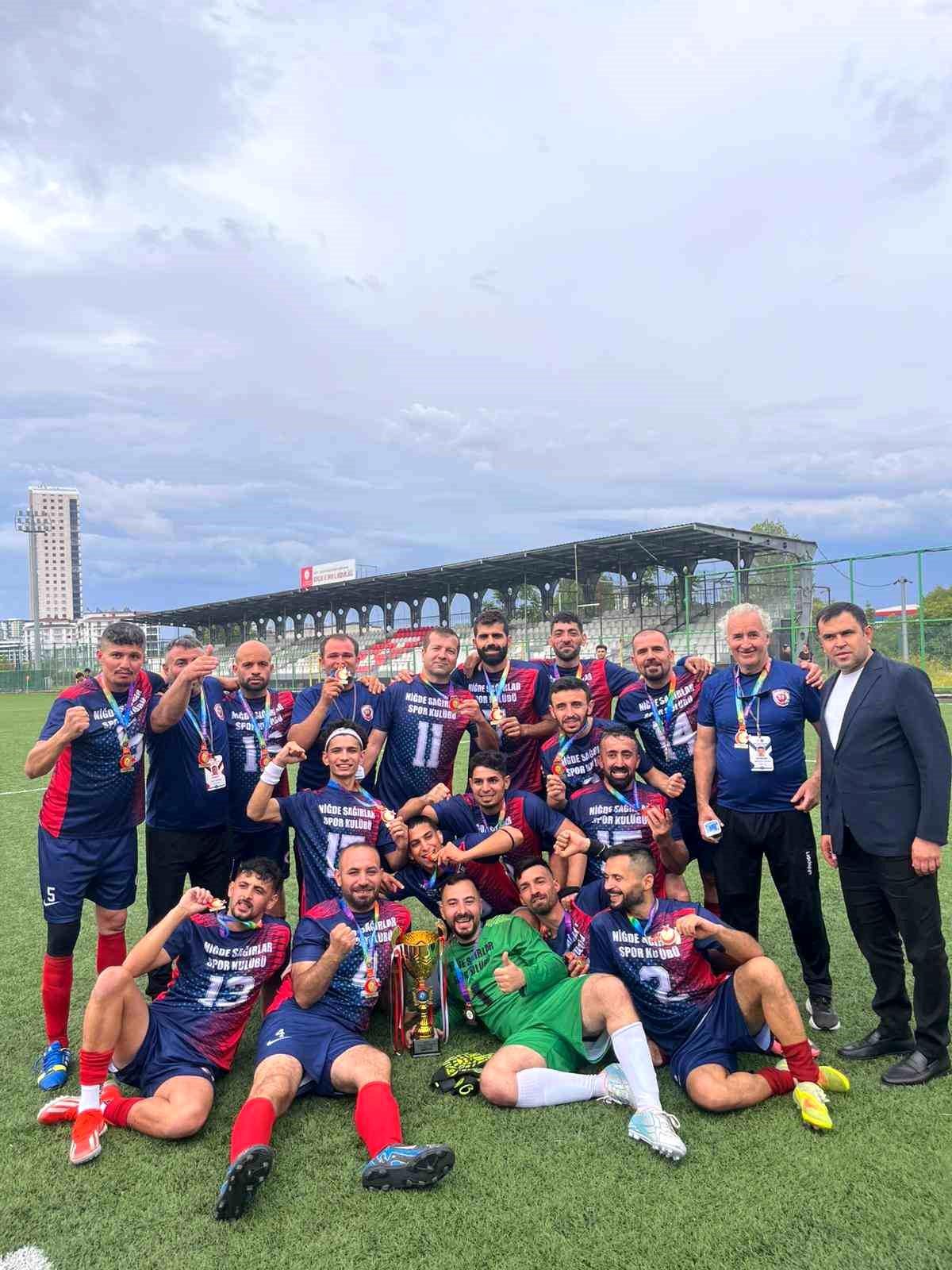 TİESF'de şampiyon Niğde Sağırlar Spor Kulübü oldu