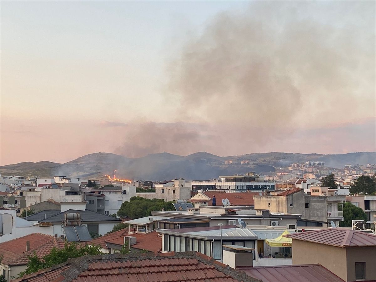 Seferihisar'da makilik alanda çıkan yangın kontrol altına alındı