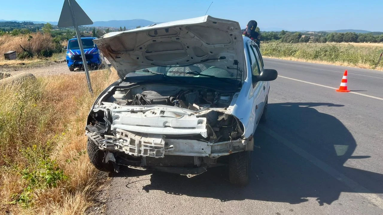 Balıkesir'de iki otomobil çarpıştı: 7 yaralı