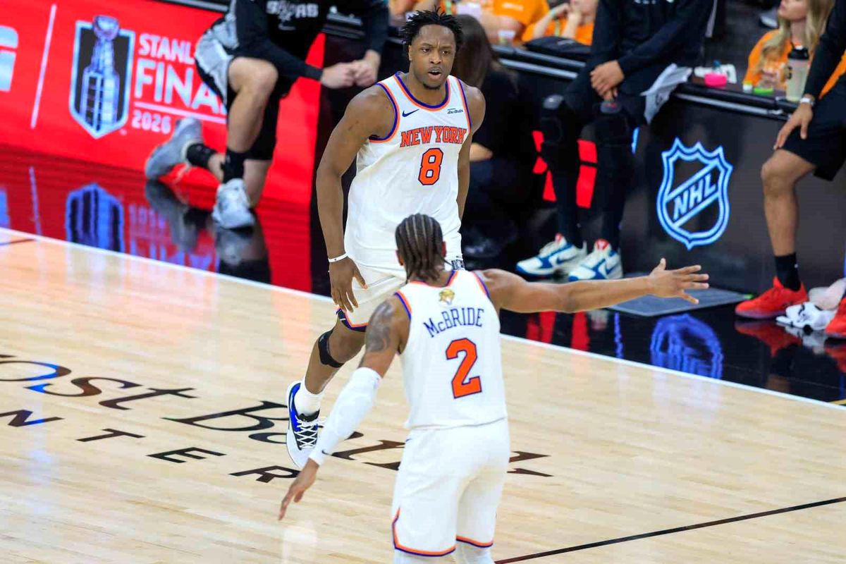 New York Knicks, San Antonio Spurs'ü yenerek NBA finallerine galibiyetle başladı