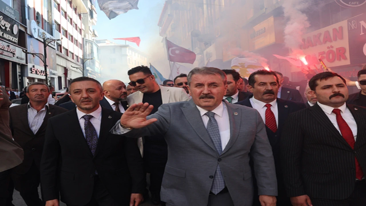 BBP Genel Başkanı Destici, Sivas'ta kaplıca sezon açılışına katıldı