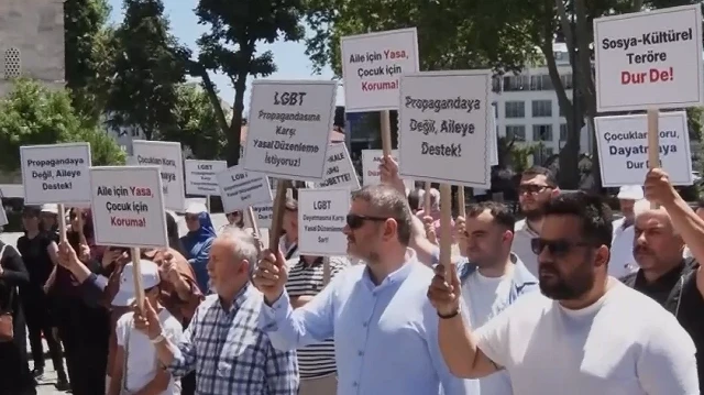 Büyük Aile Platformu LGBT dayatmasına karşı protesto düzenledi