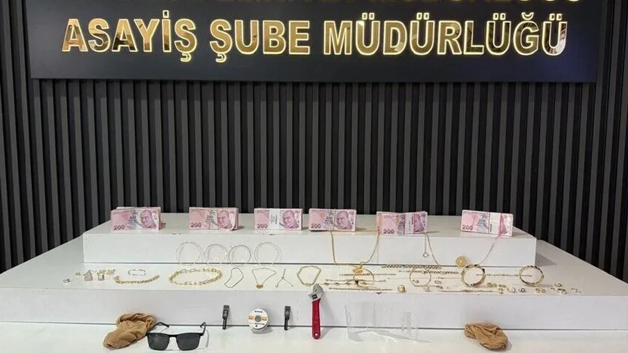 İstanbul'da milyonluk hırsızlık şebekesine darbe: 3 şüpheli takside yakalandı