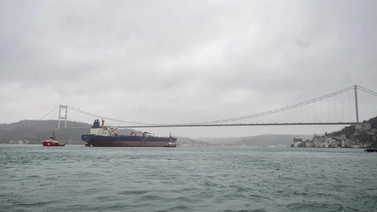 İstanbul Boğazı gemi geçişine kapatıldı