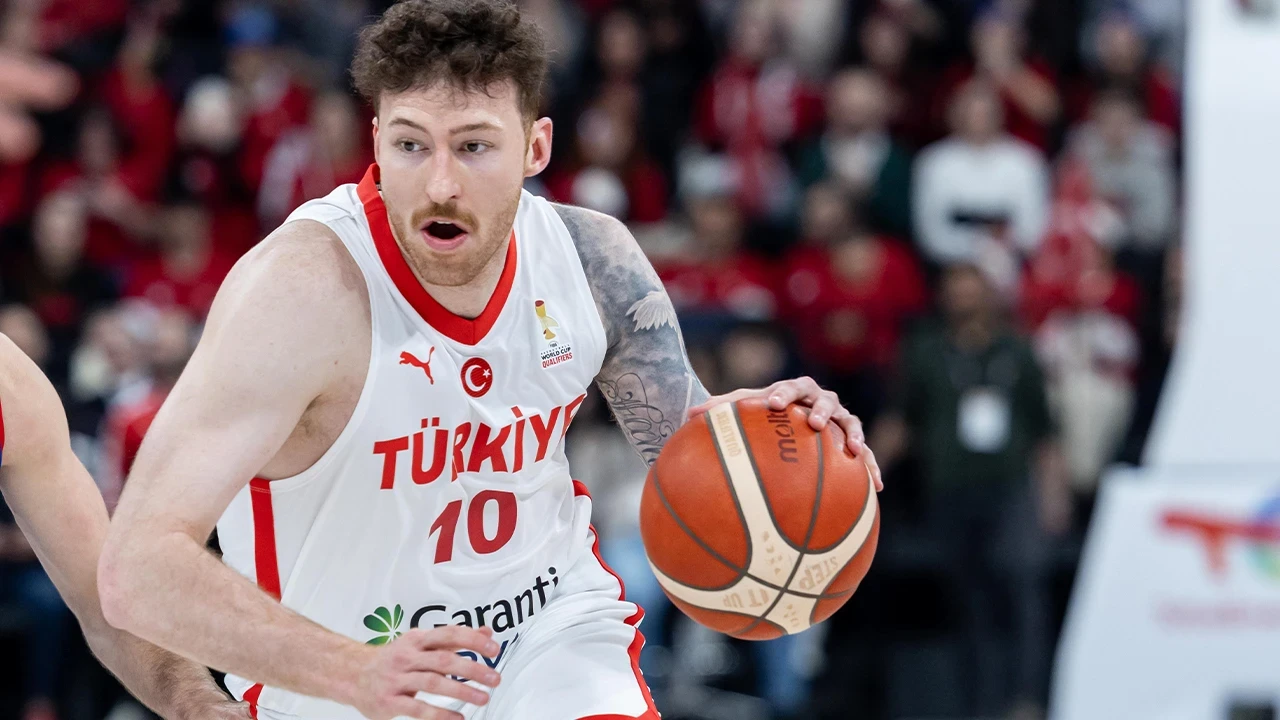 A Milli Basketbol Takımı'nda Onuralp Bitim kadrodan çıkarıldı