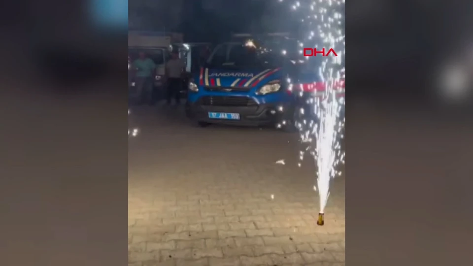 Kavga İhbarına Giden Jandarma Konfeti ve Tatlıyla Karşılandı