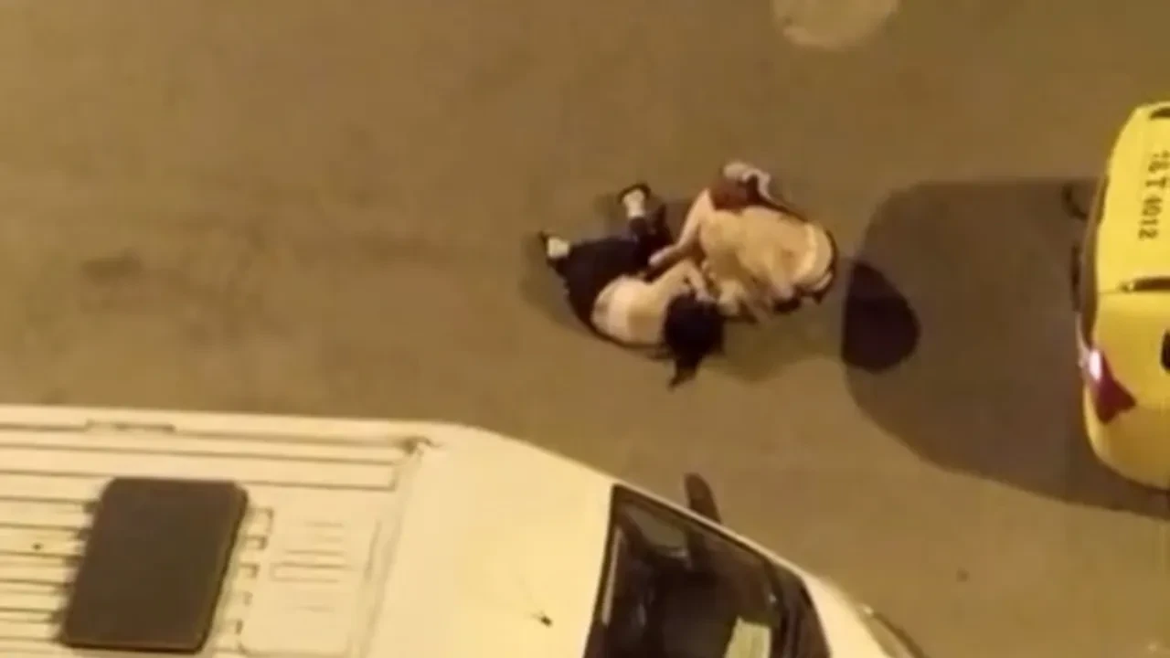 Geceyi birbirine kattılar! 3 kadının sokak kavgası kameraya yansıdı