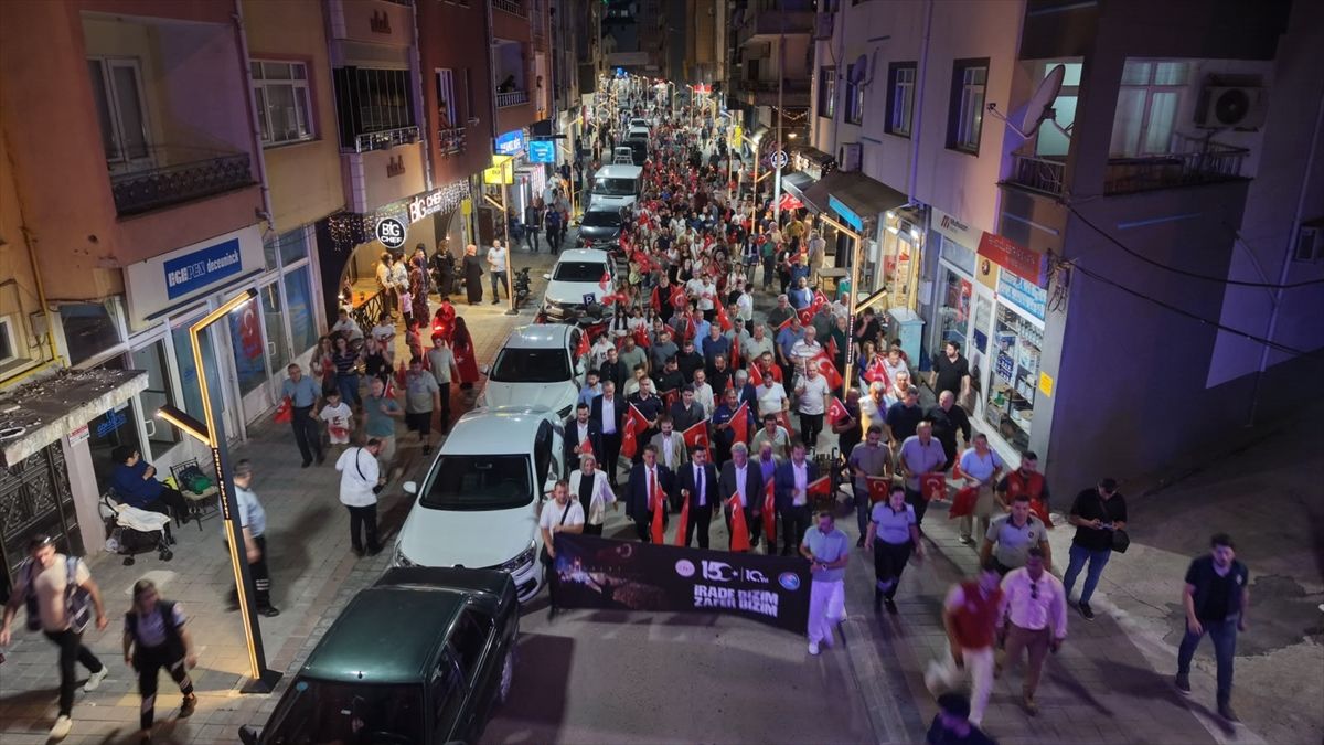 Türkeli'de 15 Temmuz Demokrasi ve Milli Birlik Günü yürüyüşü düzenlendi