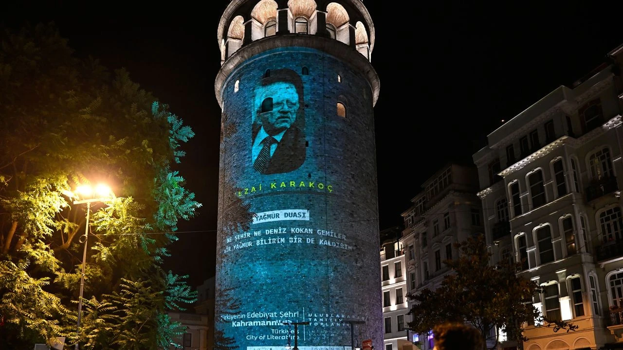 Galata Kulesi'nde edebiyat gecesi: Yedi güzel adam İstanbul semalarında!