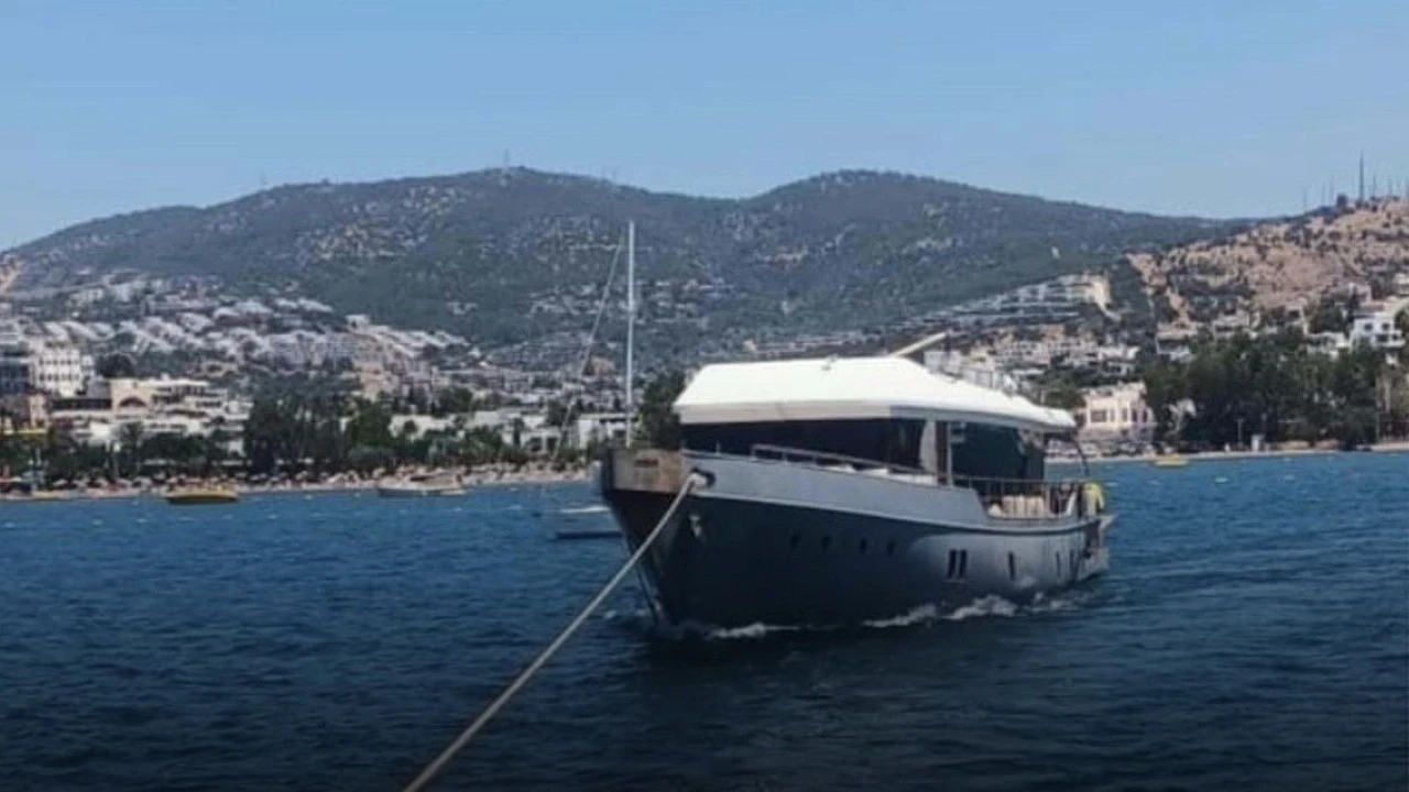 Bodrum'da dev tekne kontrolden çıktı: İçindeki 2 kişi ölümden döndü