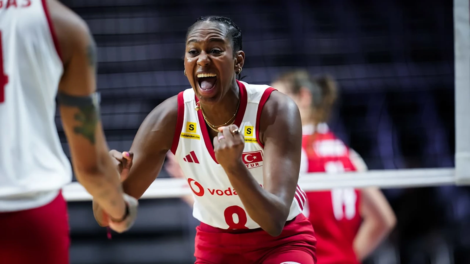 Milli voleybolcu Sinead Jack-Kısal'ın ayak bileğinde zorlanma tespit edildi
