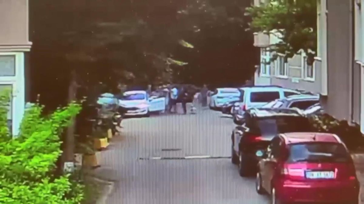 Çekmeköy'de sitede iki sürücü arasında 'Yavaş git' kavgası; aileler de dahil oldu