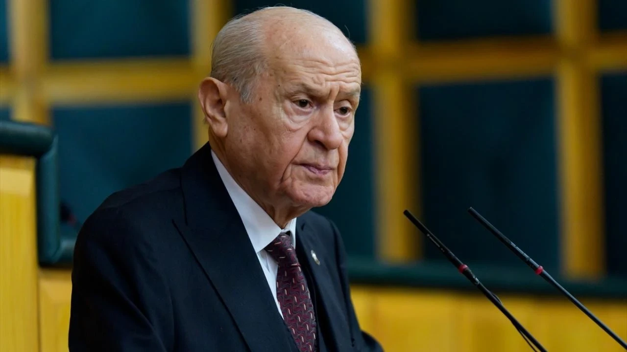 Devlet Bahçeli Özgür Özel’i topa tuttu: Ne Anıtkabir’in bekçisi ne Atatürk’ün mirasçısı olabilir