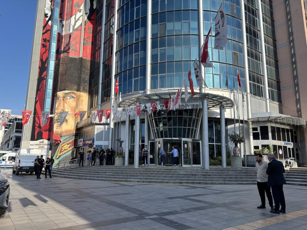 İzmit Belediyesi'ne operasyon. Belediye Başkanı Fatma Kaplan Hürriyet ve eşi gözaltında